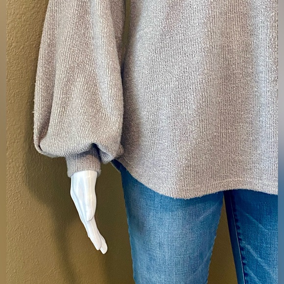 BiBi Clothing Sweater - Picture 3 of 8